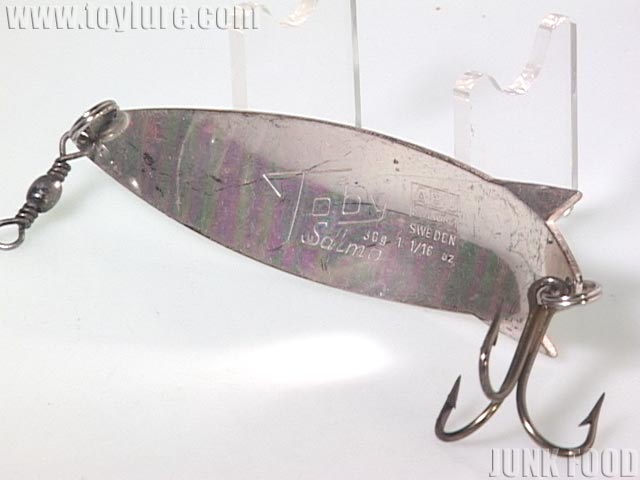 JUNK FOOD item: T-5447 Toby-Salmo 30g トビー