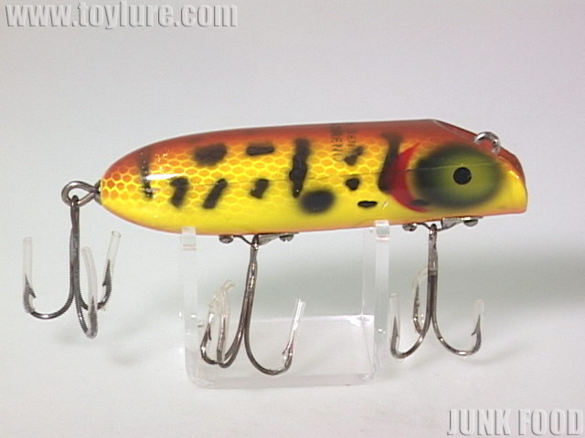 JUNK FOOD item: T-6172 Bass-Oreno バスオレノ