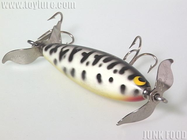 JUNK FOOD item: J-41607 ホッツィートッツィー Jr ラウンドペラ