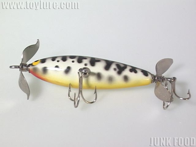 JUNK FOOD item: J-41607 ホッツィートッツィー Jr ラウンドペラ