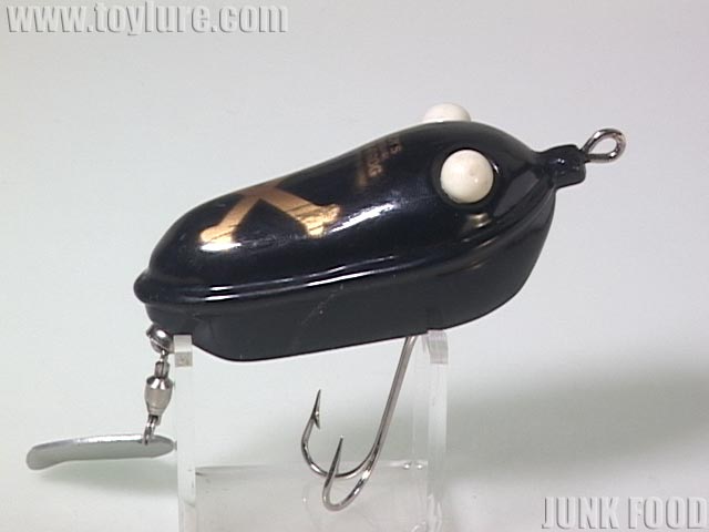 JUNK FOOD item: J-42974 マスキーウッド トイフロッグ