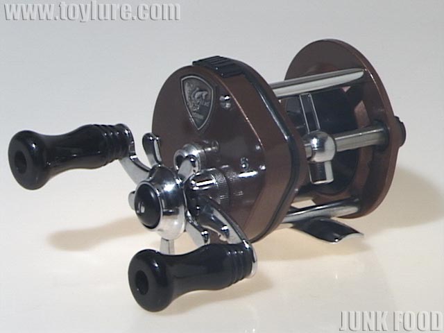 PFLUEGER SUPREME 611B - リール