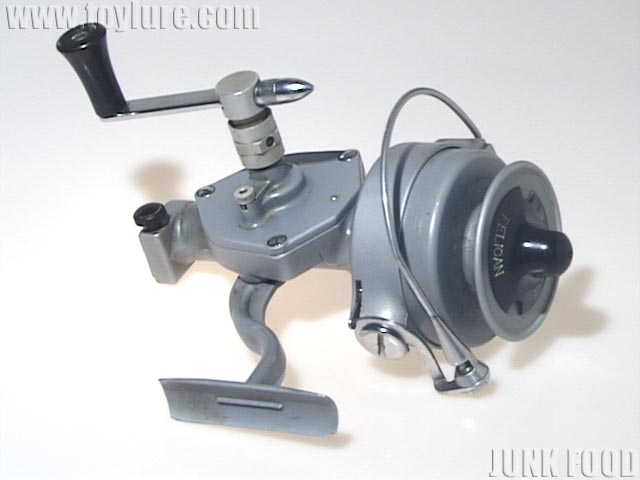 Pflueger Pelican 1020 Vintage Spinning Reel - Fin & Flame