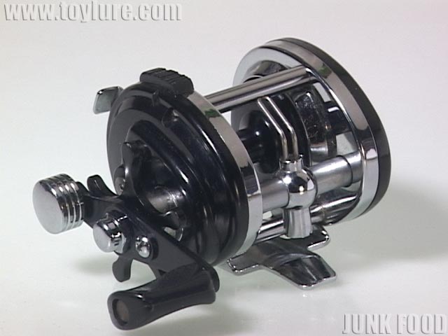 【昭和レトロ レア】Daiwa ミリオネア2000C オールドリール JUNK FOOD item: R-8517 ミリオネア2000C