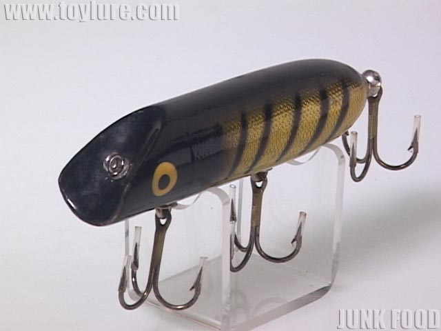 JUNK FOOD item: T-4419 Bass-Oreno バスオレノ