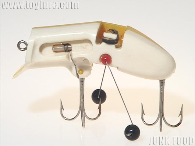 JUNK FOOD item: T-850 Sidwinder Pretze-L-Lure プリッツル